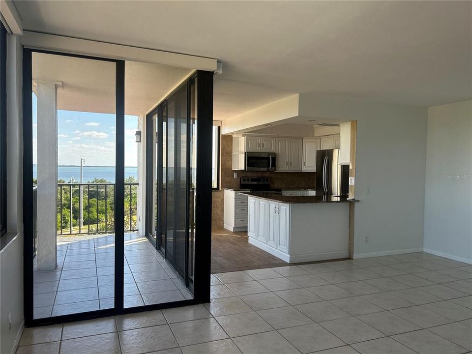 待售: $449,000 (2 贝兹, 2 浴室, 1050 平方英尺)