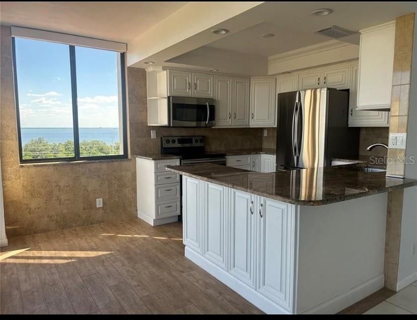 待售: $449,000 (2 贝兹, 2 浴室, 1050 平方英尺)