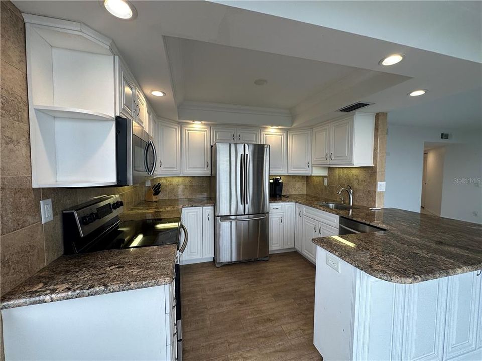 待售: $449,000 (2 贝兹, 2 浴室, 1050 平方英尺)