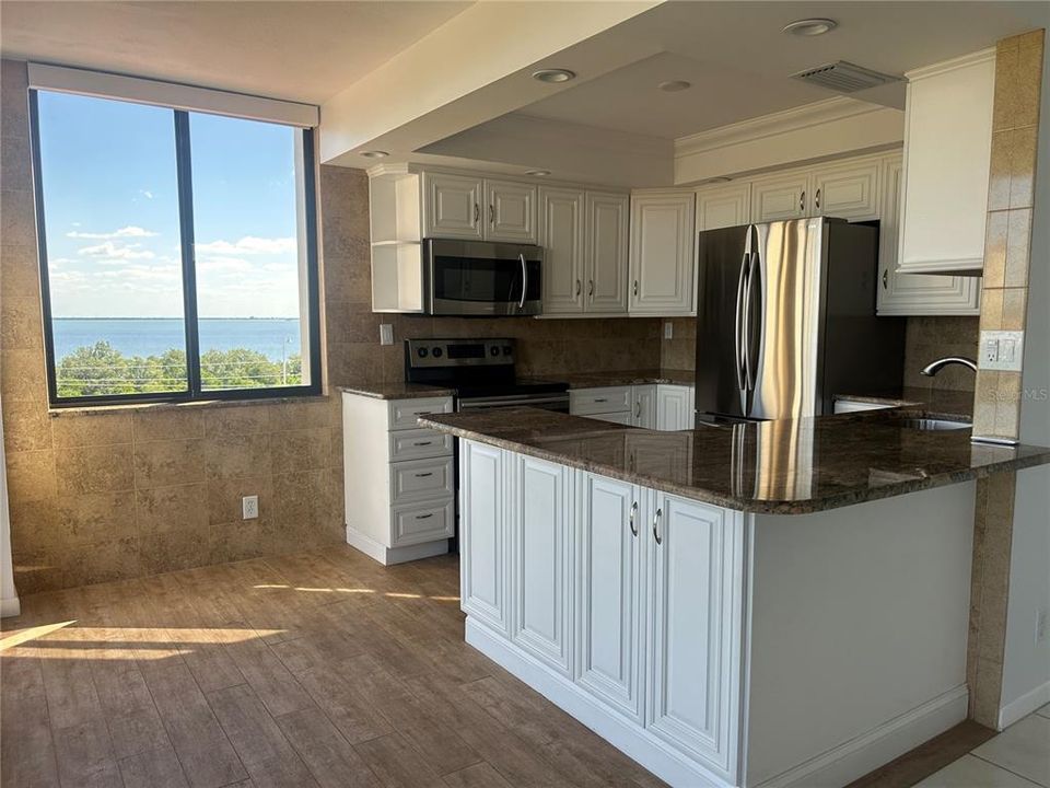 待售: $449,000 (2 贝兹, 2 浴室, 1050 平方英尺)