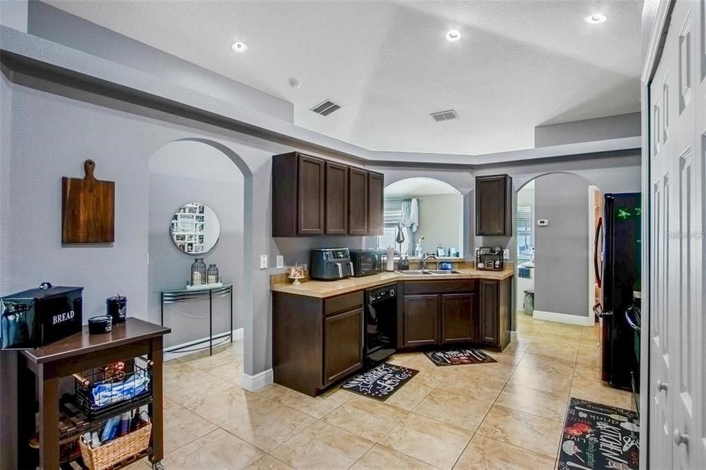 For Sale: $350,000 (3 beds, 2 baths, 1400 Square Feet)