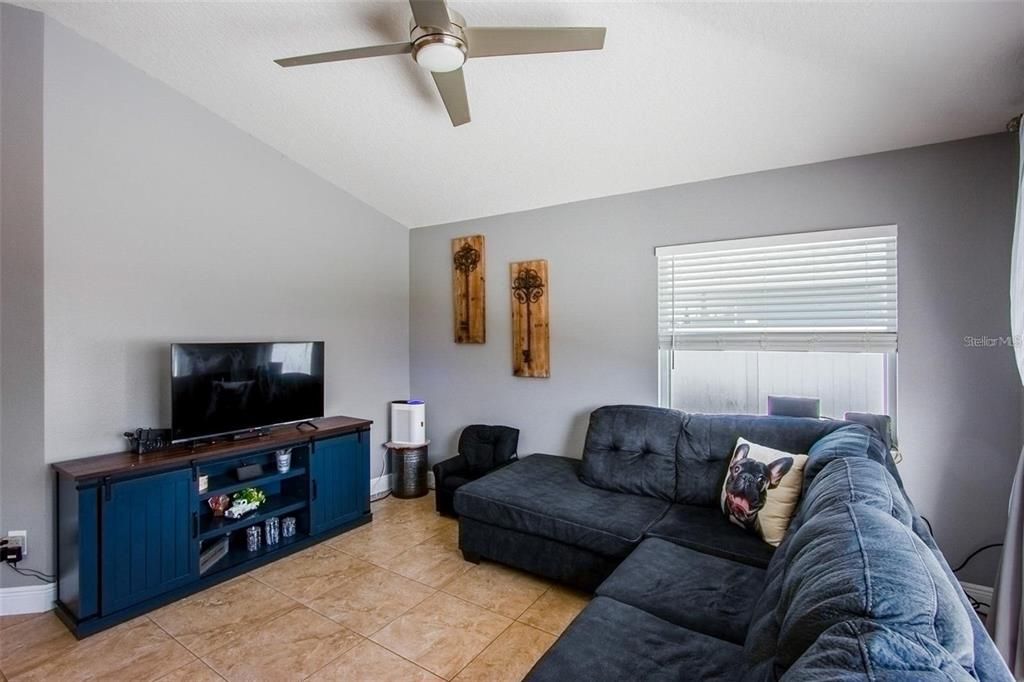 For Sale: $350,000 (3 beds, 2 baths, 1400 Square Feet)