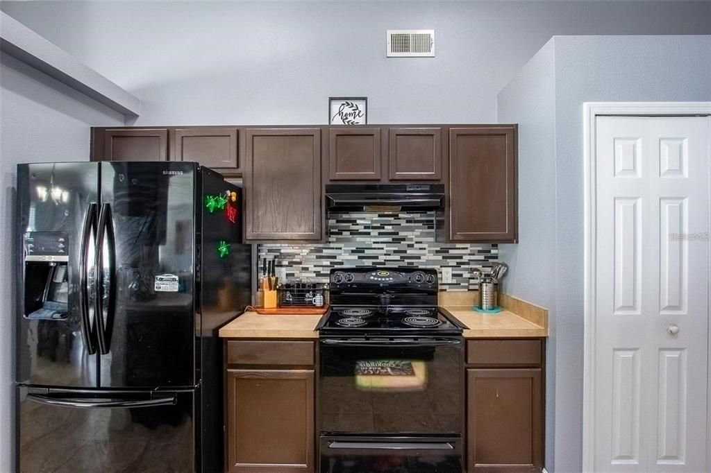 For Sale: $350,000 (3 beds, 2 baths, 1400 Square Feet)