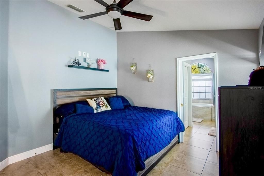 For Sale: $350,000 (3 beds, 2 baths, 1400 Square Feet)