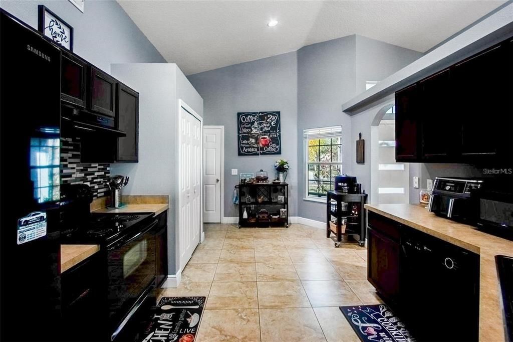 For Sale: $350,000 (3 beds, 2 baths, 1400 Square Feet)