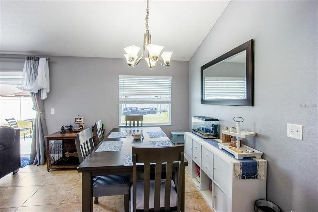 For Sale: $350,000 (3 beds, 2 baths, 1400 Square Feet)