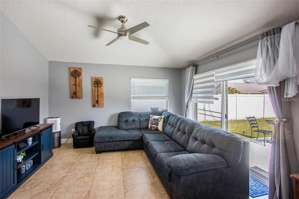 For Sale: $350,000 (3 beds, 2 baths, 1400 Square Feet)