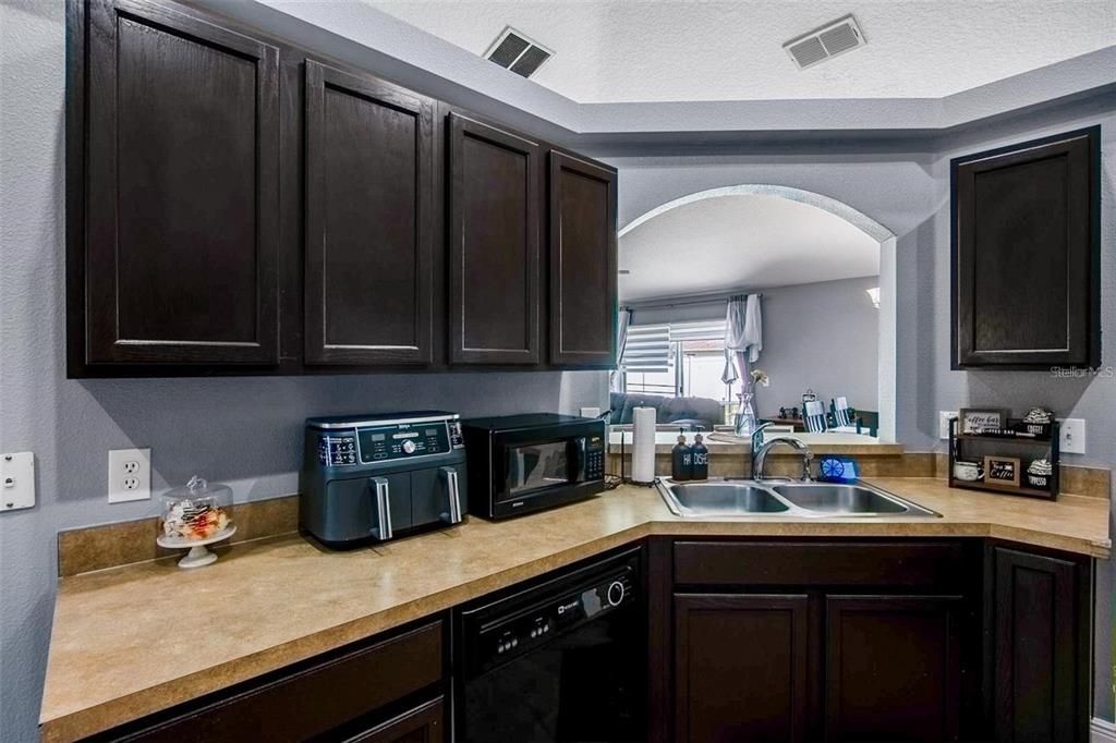 For Sale: $350,000 (3 beds, 2 baths, 1400 Square Feet)