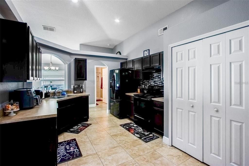 For Sale: $350,000 (3 beds, 2 baths, 1400 Square Feet)