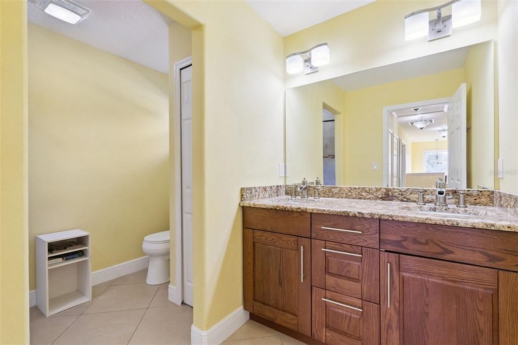 合同活跃: $499,000 (4 贝兹, 2 浴室, 2553 平方英尺)