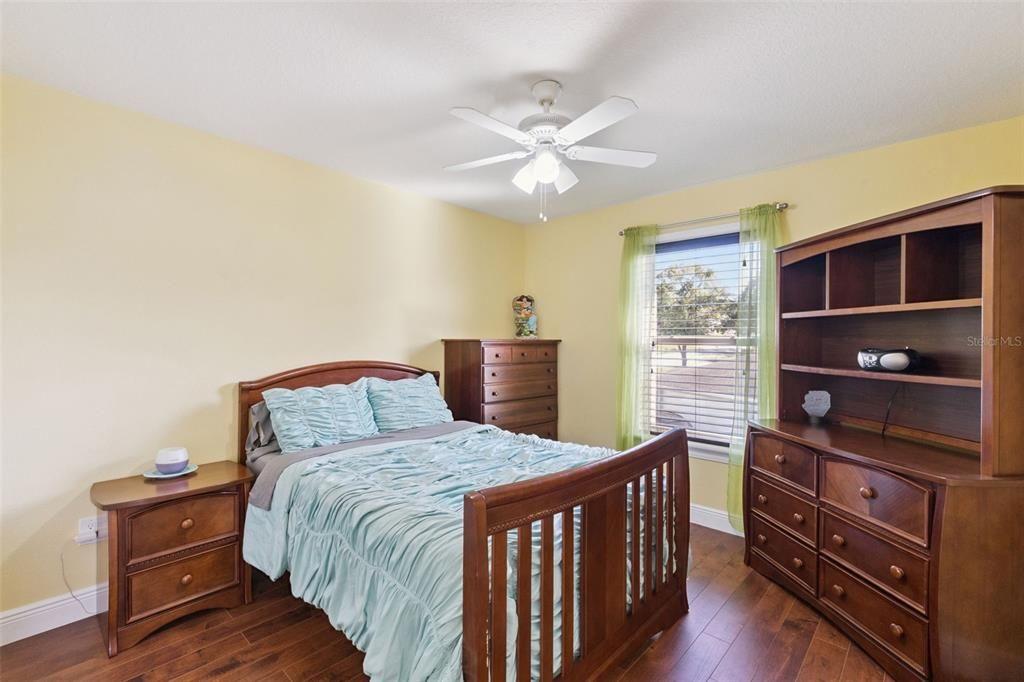 合同活跃: $499,000 (4 贝兹, 2 浴室, 2553 平方英尺)