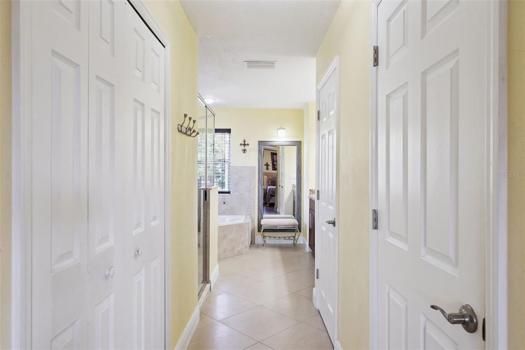 合同活跃: $499,000 (4 贝兹, 2 浴室, 2553 平方英尺)