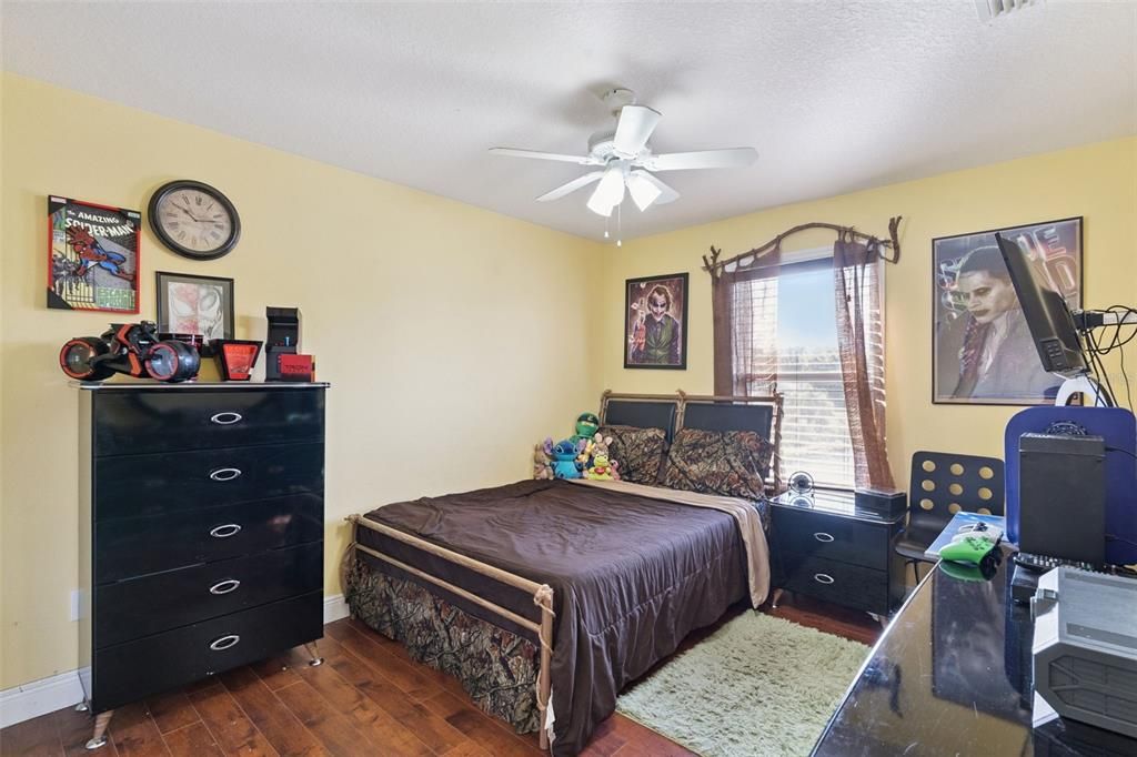 合同活跃: $499,000 (4 贝兹, 2 浴室, 2553 平方英尺)