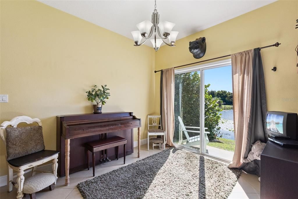 合同活跃: $499,000 (4 贝兹, 2 浴室, 2553 平方英尺)