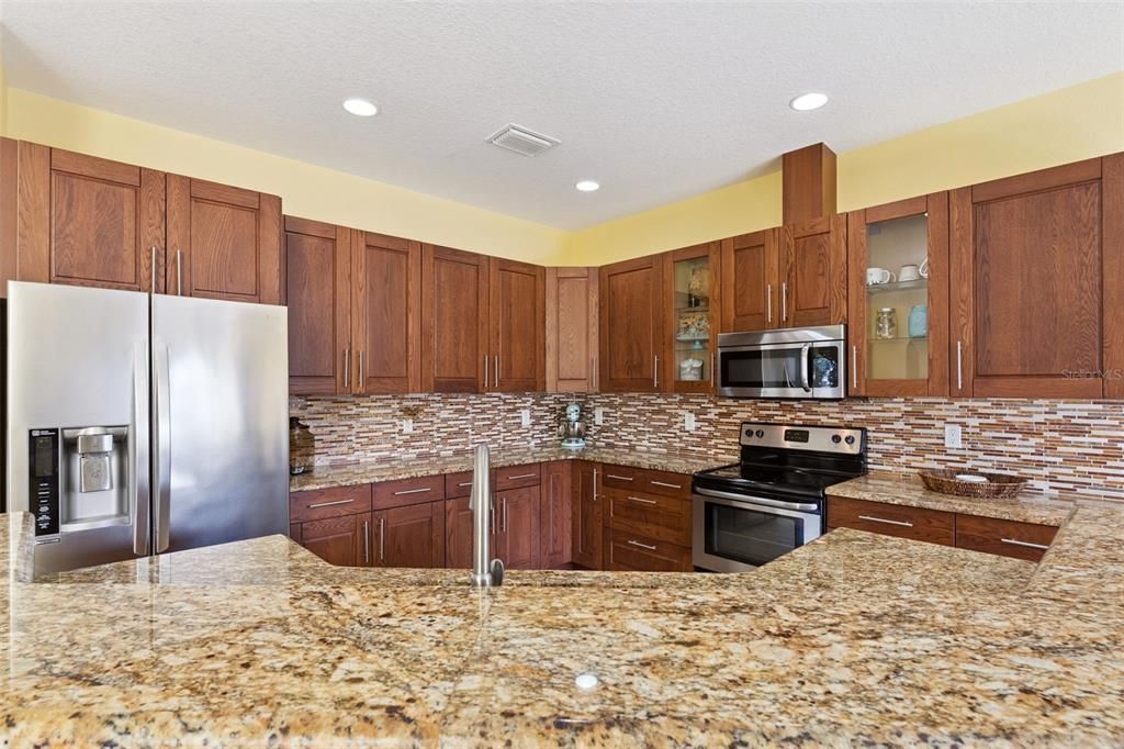 合同活跃: $499,000 (4 贝兹, 2 浴室, 2553 平方英尺)