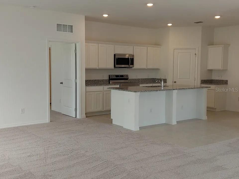 En Renta: $2,250 (4 camas, 2 baños, 1800 Pies cuadrados)