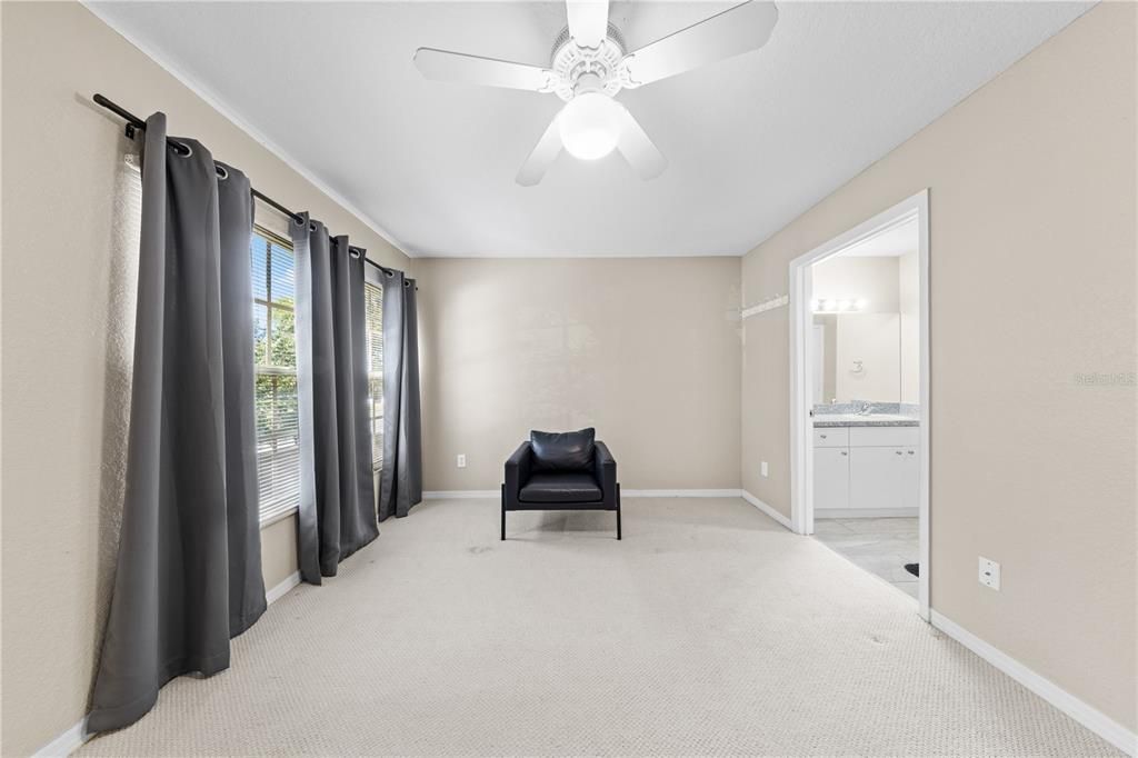 For Sale: $195,000 (1 beds, 1 baths, 991 Square Feet)