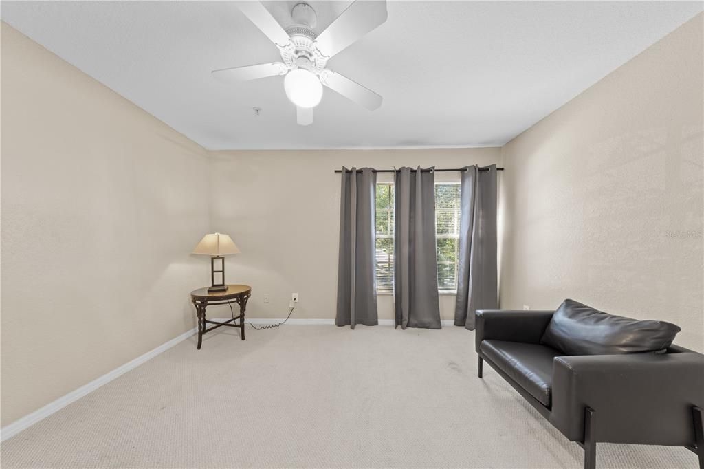 For Sale: $195,000 (1 beds, 1 baths, 991 Square Feet)