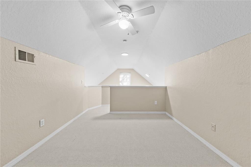 For Sale: $195,000 (1 beds, 1 baths, 991 Square Feet)