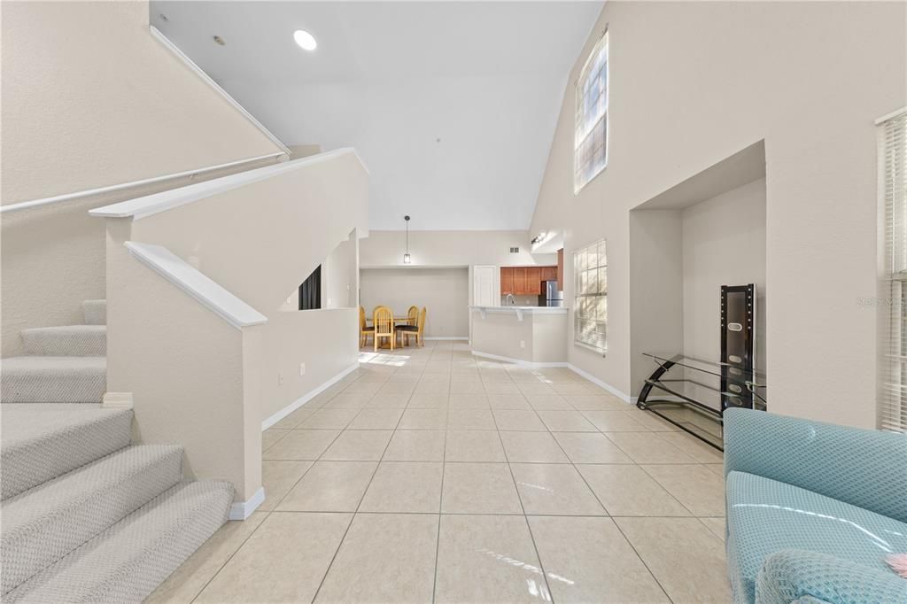 For Sale: $195,000 (1 beds, 1 baths, 991 Square Feet)