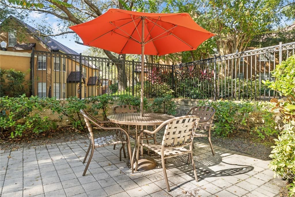 For Sale: $195,000 (1 beds, 1 baths, 991 Square Feet)