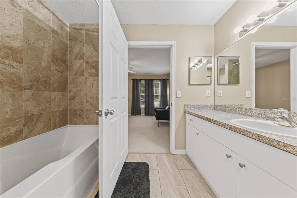 For Sale: $195,000 (1 beds, 1 baths, 991 Square Feet)