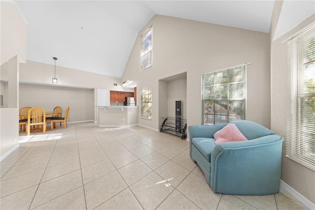 For Sale: $195,000 (1 beds, 1 baths, 991 Square Feet)