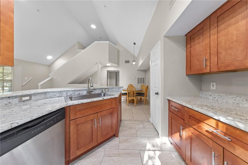 For Sale: $195,000 (1 beds, 1 baths, 991 Square Feet)