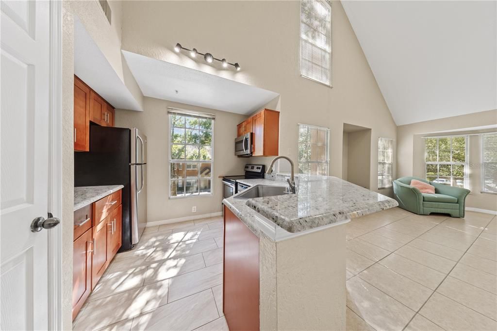 For Sale: $195,000 (1 beds, 1 baths, 991 Square Feet)