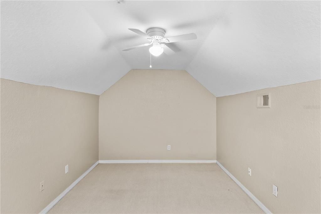 For Sale: $195,000 (1 beds, 1 baths, 991 Square Feet)