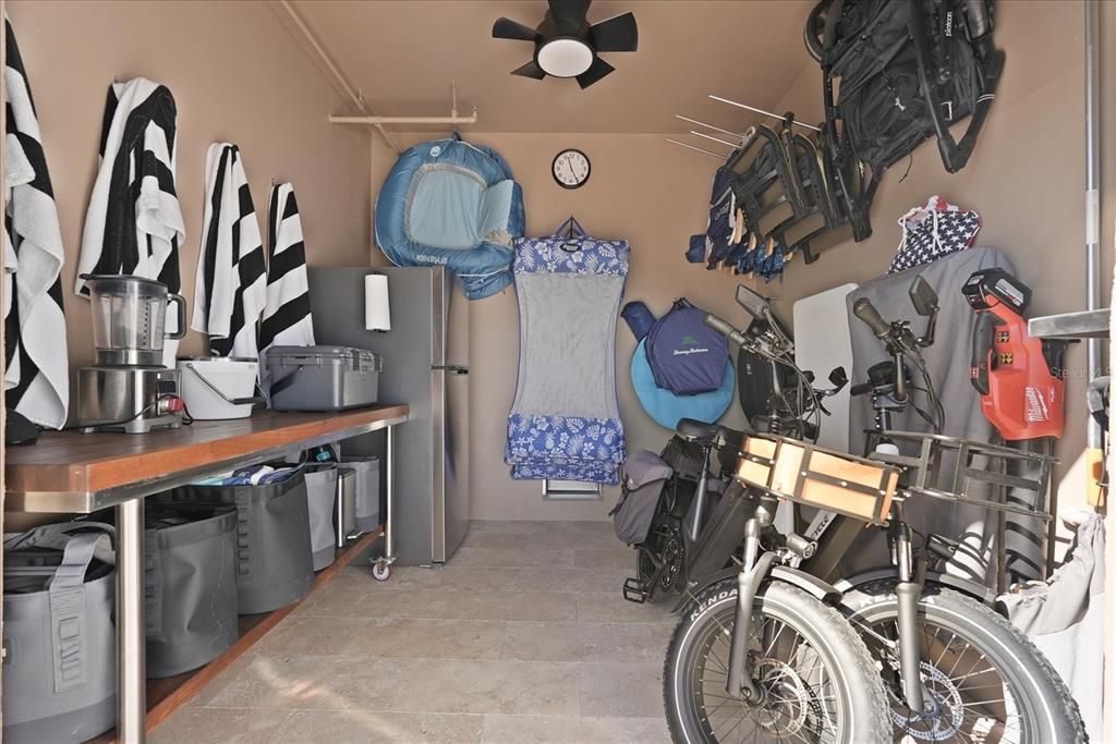 For Sale: $1,395,000 (3 beds, 2 baths, 1850 Square Feet)