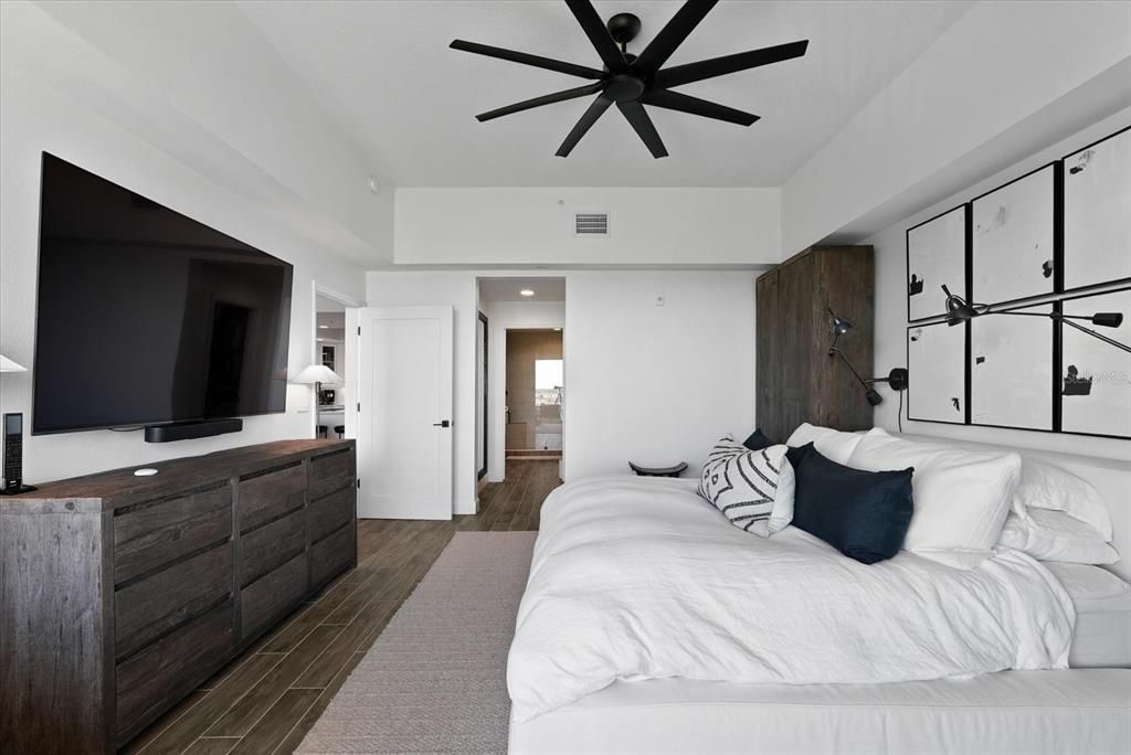 For Sale: $1,395,000 (3 beds, 2 baths, 1850 Square Feet)