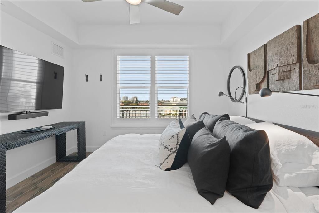 For Sale: $1,395,000 (3 beds, 2 baths, 1850 Square Feet)