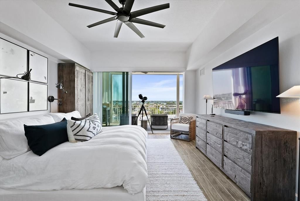 For Sale: $1,395,000 (3 beds, 2 baths, 1850 Square Feet)