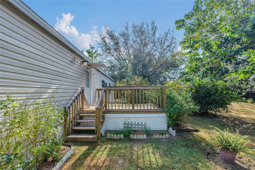 Active With Contract: $215,000 (3 beds, 2 baths, 1620 Square Feet)