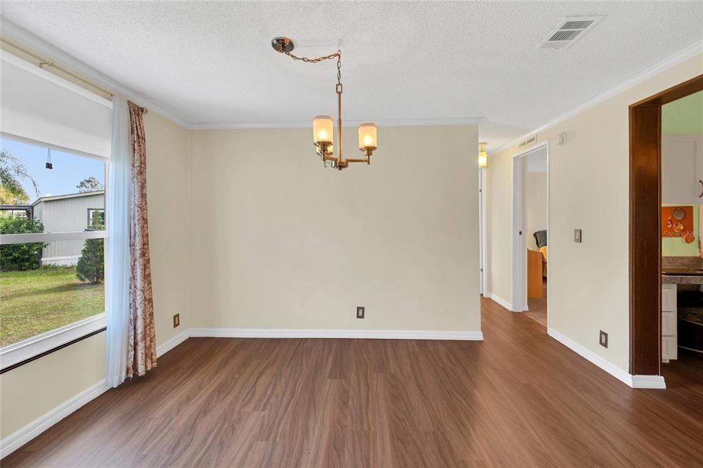 Active With Contract: $215,000 (3 beds, 2 baths, 1620 Square Feet)