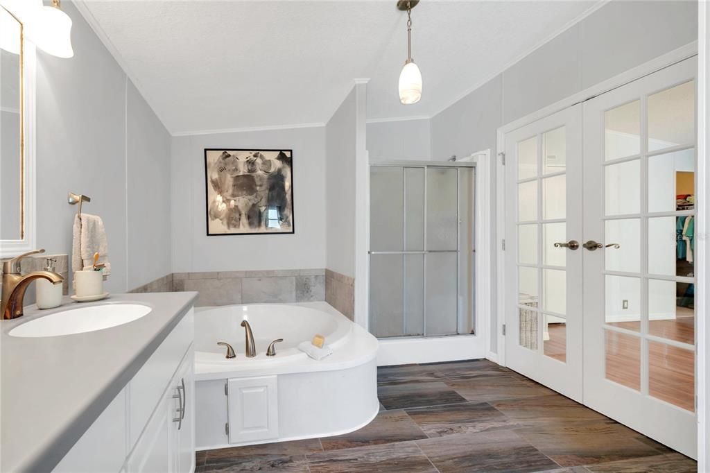 Active With Contract: $215,000 (3 beds, 2 baths, 1620 Square Feet)