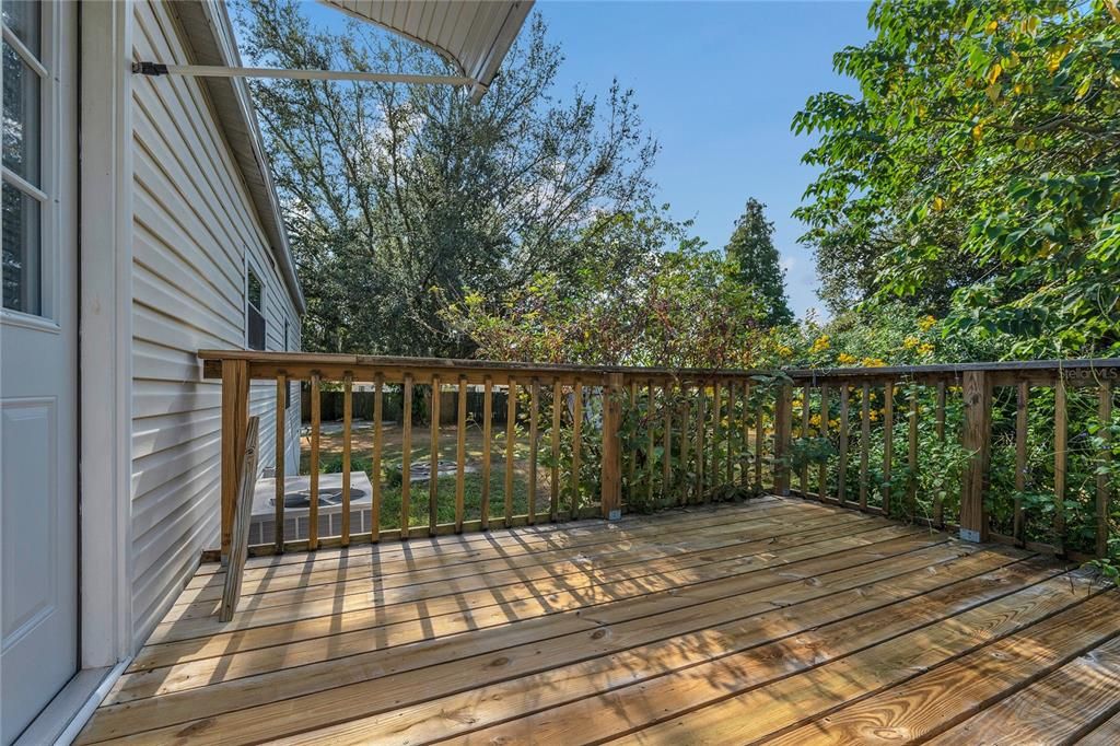 Active With Contract: $215,000 (3 beds, 2 baths, 1620 Square Feet)