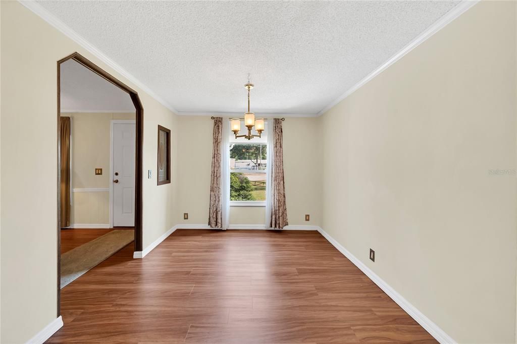 Active With Contract: $215,000 (3 beds, 2 baths, 1620 Square Feet)