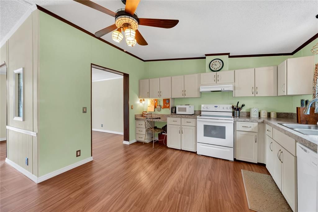 Active With Contract: $215,000 (3 beds, 2 baths, 1620 Square Feet)