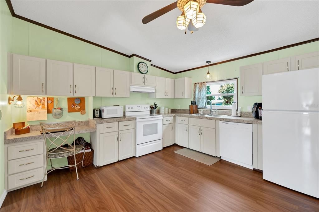 Active With Contract: $215,000 (3 beds, 2 baths, 1620 Square Feet)