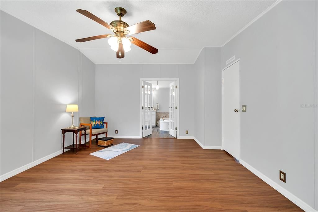 Active With Contract: $215,000 (3 beds, 2 baths, 1620 Square Feet)