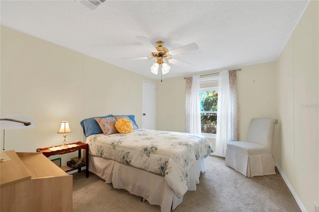 Active With Contract: $215,000 (3 beds, 2 baths, 1620 Square Feet)