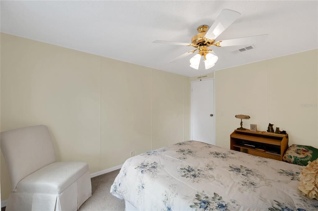 Active With Contract: $215,000 (3 beds, 2 baths, 1620 Square Feet)