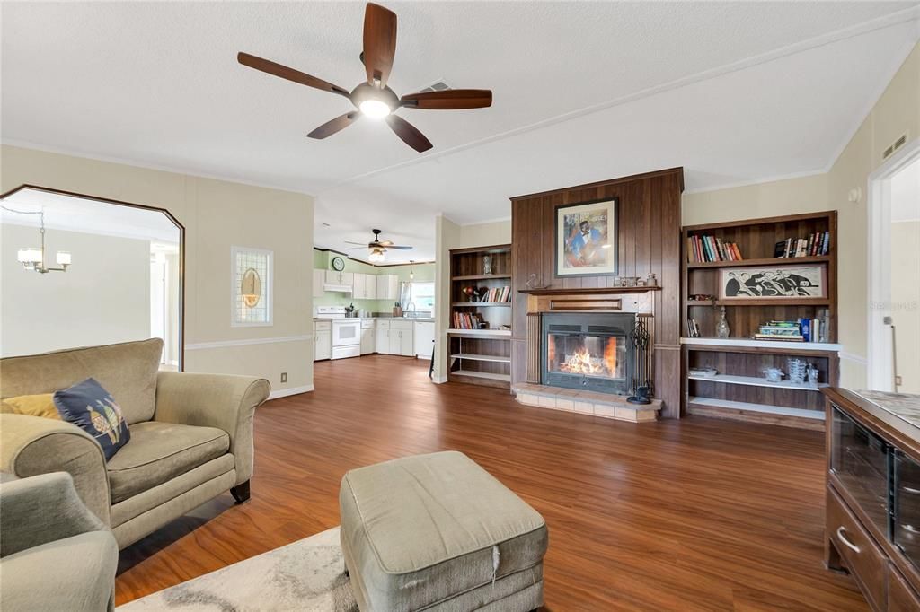 Active With Contract: $215,000 (3 beds, 2 baths, 1620 Square Feet)