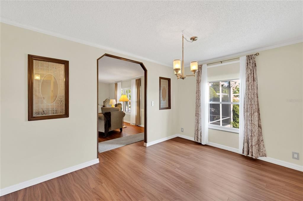 Active With Contract: $215,000 (3 beds, 2 baths, 1620 Square Feet)