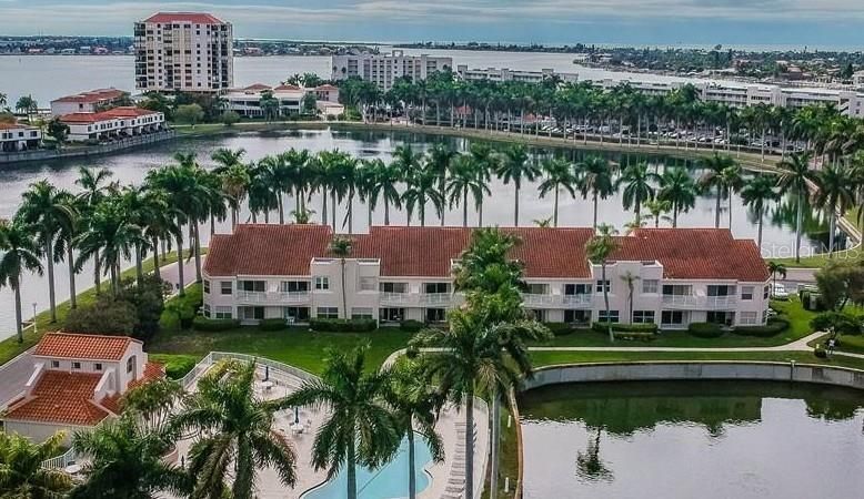 待售: $425,000 (2 贝兹, 2 浴室, 1075 平方英尺)