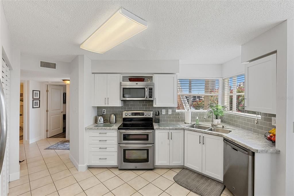 待售: $425,000 (2 贝兹, 2 浴室, 1075 平方英尺)