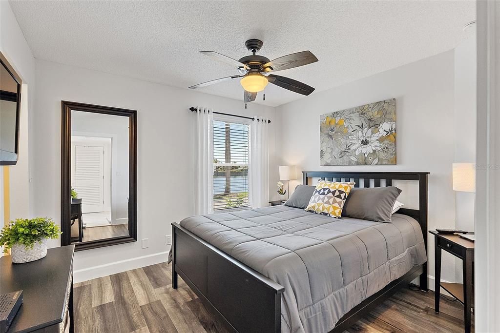 待售: $425,000 (2 贝兹, 2 浴室, 1075 平方英尺)