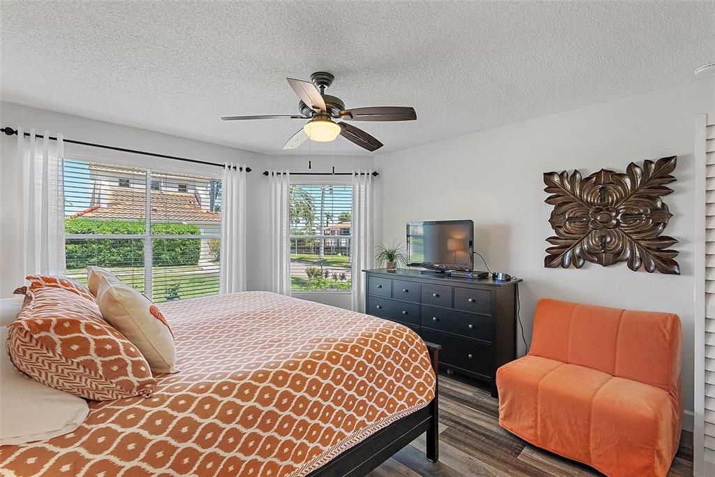 待售: $425,000 (2 贝兹, 2 浴室, 1075 平方英尺)